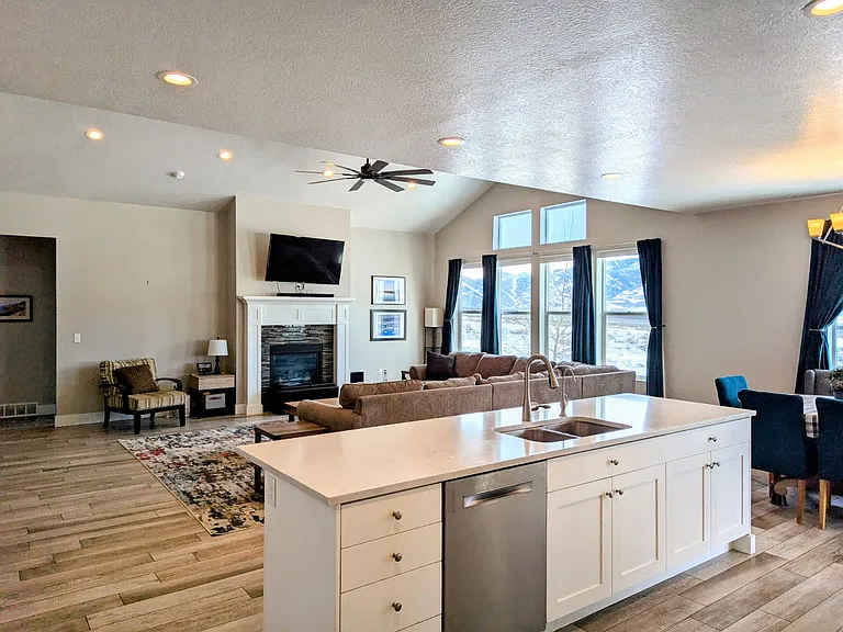 380 E Keetly Station Cir — Photo 11
