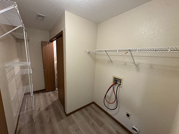 5th image of 219 Aaron Ln