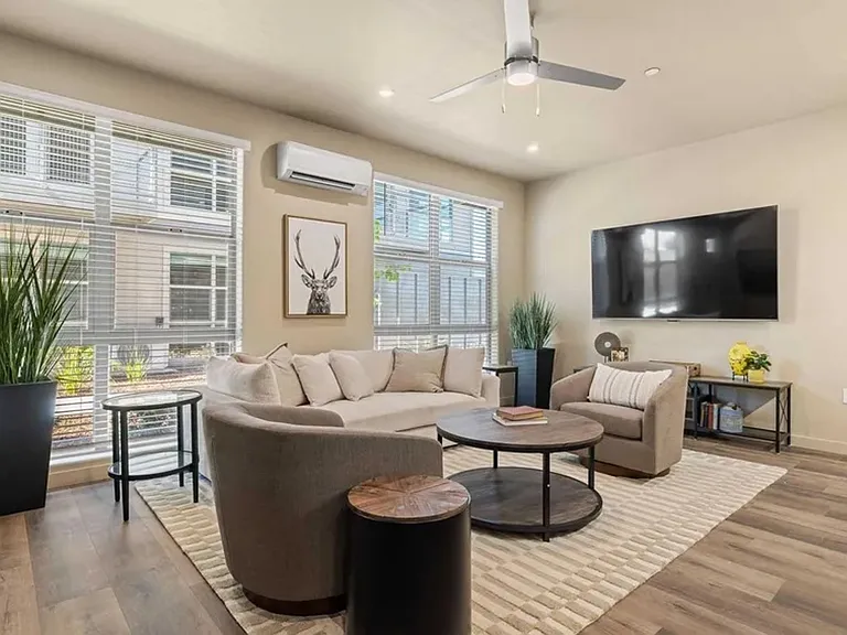Vantage Pointe East — Photo 6