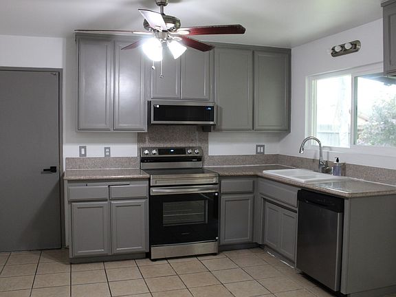 4th image of 2601 Courtleigh Dr