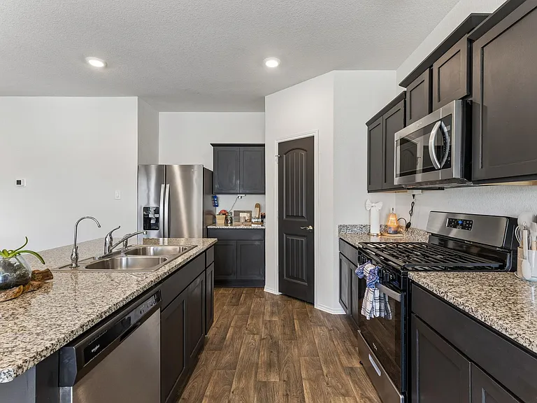 343 Sickle Loop — Photo 15