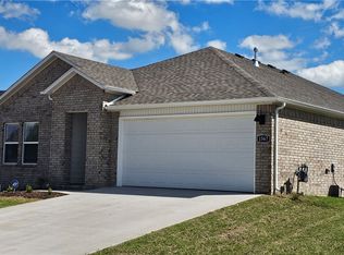 1567 Ridgeview Dr, Springdale, AR 72764