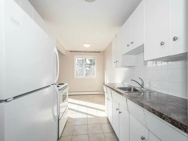 Elmwood Apartments — Photo 1