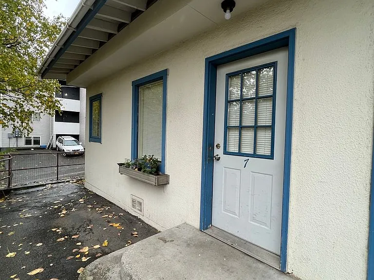 2224 D St — Photo 2