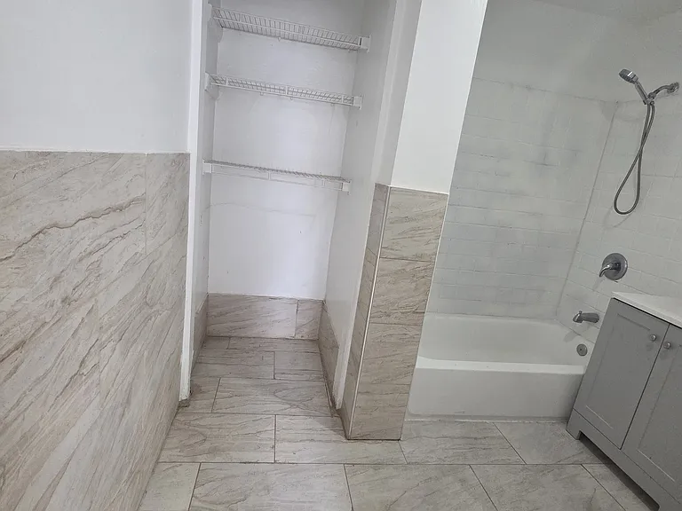 2867 W 21st St #1 — Photo 5
