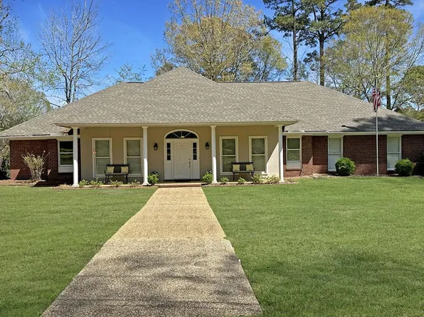 100 Choctaw Dr, McComb, MS 39648
