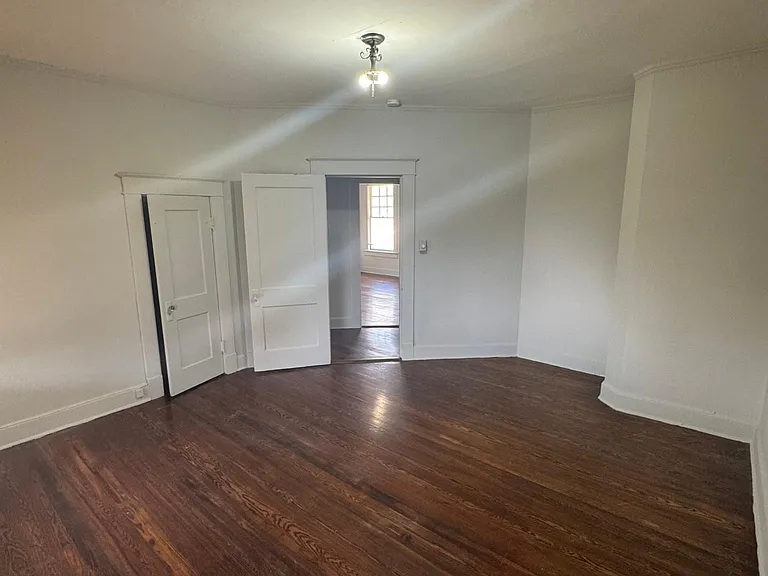 190 S Barksdale St — Photo 10