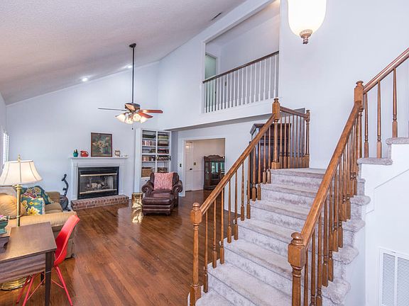 4th image of 430 King Charles Cir
