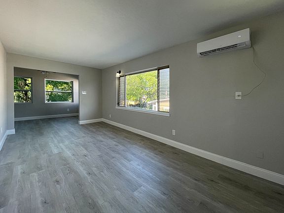 4th image of 2704 E Columbus Dr #C