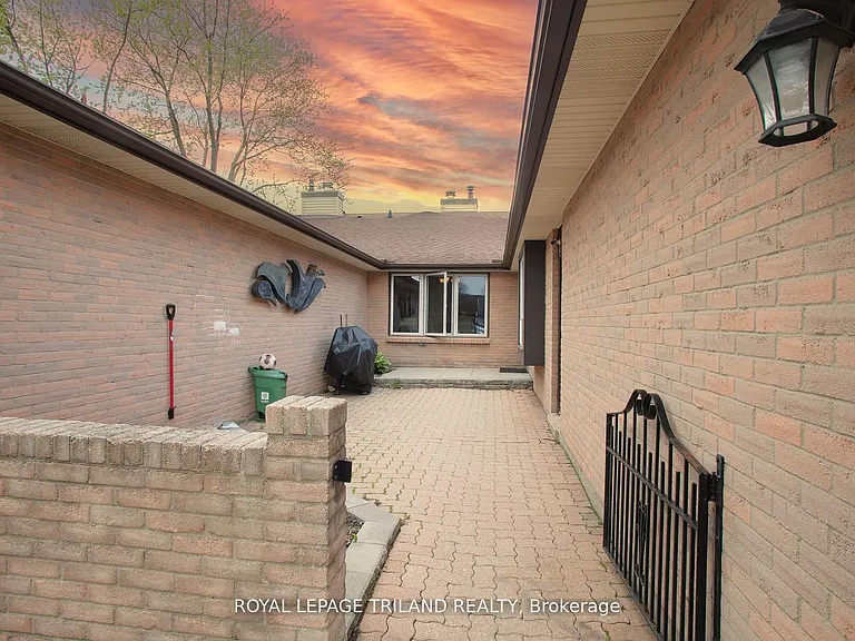 60 Fiddlers Green Rd #36 — Photo 2