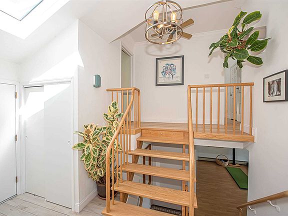 3rd image of 4077 Briarwood Ave