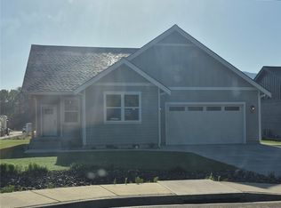 712 E 4th St, Nooksack, WA 98276