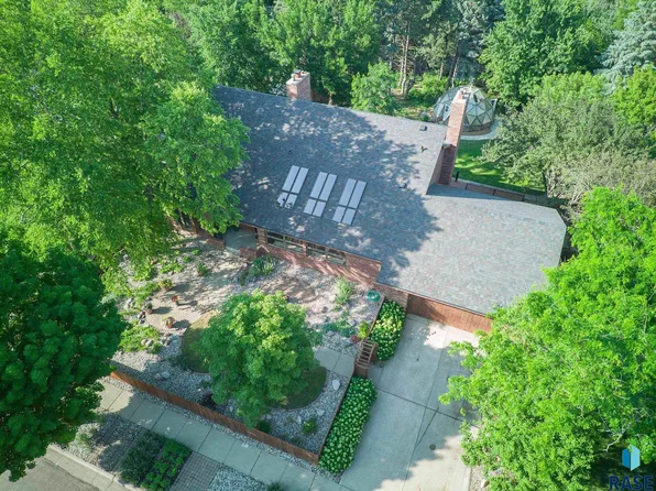 504 E Plum Creek Rd, Sioux Falls, SD 57105