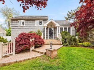 16 Nautilus Ave, Plainview, NY 11803