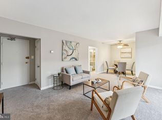 2827 Kalmia Lee Ct APT 201, Falls Church, VA 22042