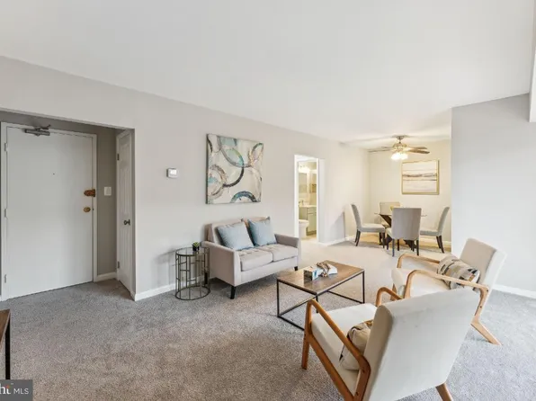 2827 Kalmia Lee Ct APT 201, Falls Church, VA 22042