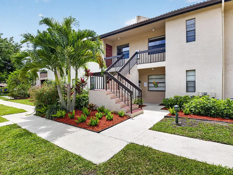 9299 Vista Del Lago #16D — Photo 4