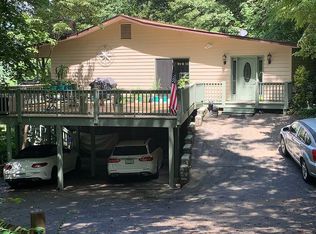 594 Winding Way Dr, Franklin, NC 28734