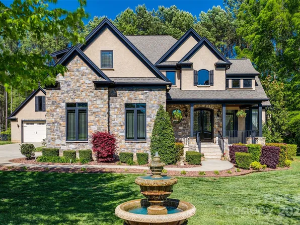 546 Little Cove Ln, Lake Wylie, SC 29710