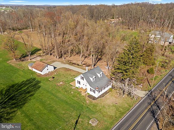 4th image of 2042 Upper Ridge Rd