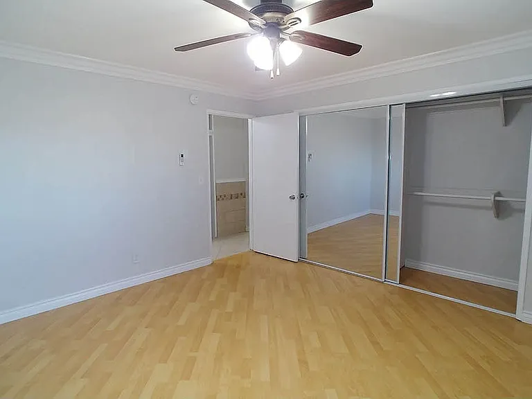 Alhambra @ Studio City Apts. — Photo 70