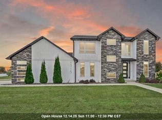 1015 Nutmeg Dr, De Pere, WI 54115