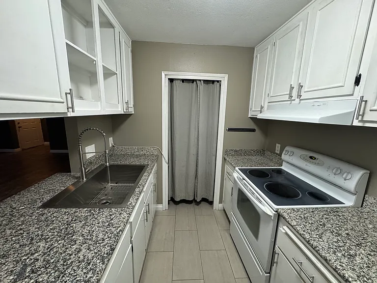 5060 Village Dr — Photo 5