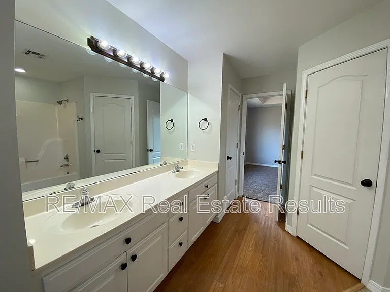 1601 S 24th Pl — Photo 10