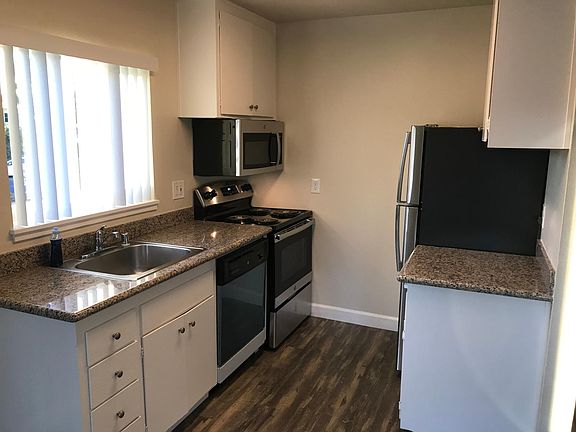 2nd image of 3270 Cabrillo Ave Floor 1