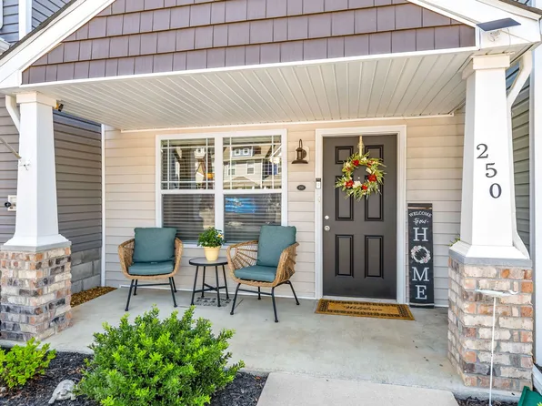 250 Woodland Valley Ln, Clarksville, TN 37040
