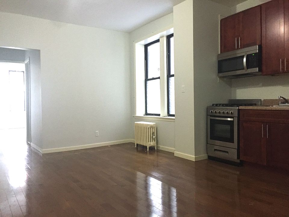 2nd image of 292 Maple St APT A4