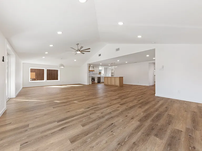 3616 Woodleigh Dr — Photo 9