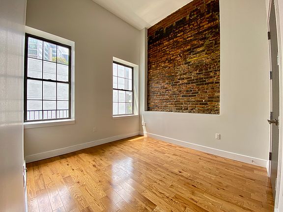 5th image of 72 Willoughby St APT 4G