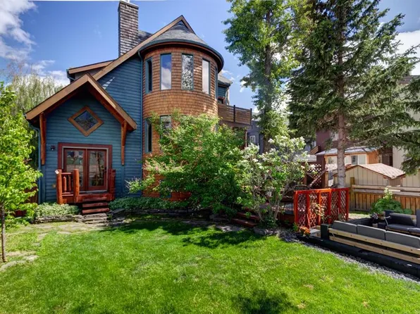 331 E Muskrat St #B, Banff, AB T1L 1H1
