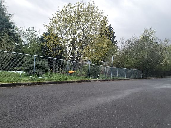 4th image of 2522 NE 84th Cir