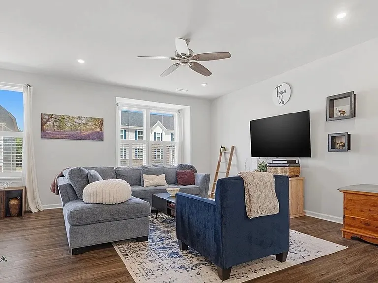 2527 Grantham Place Dr — Photo 5