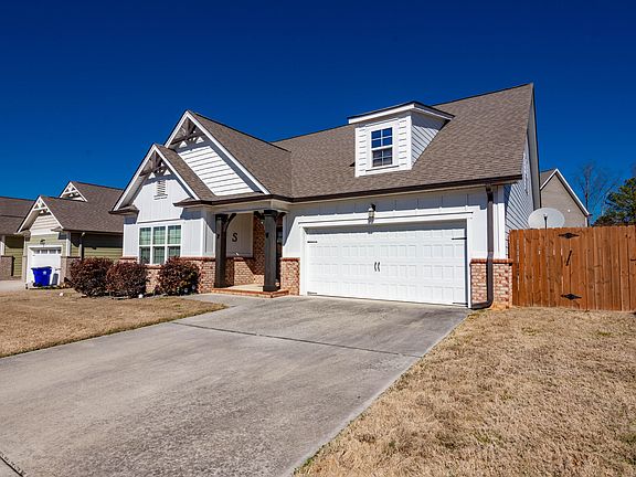 3rd image of 1975 NE Little Pond Rd