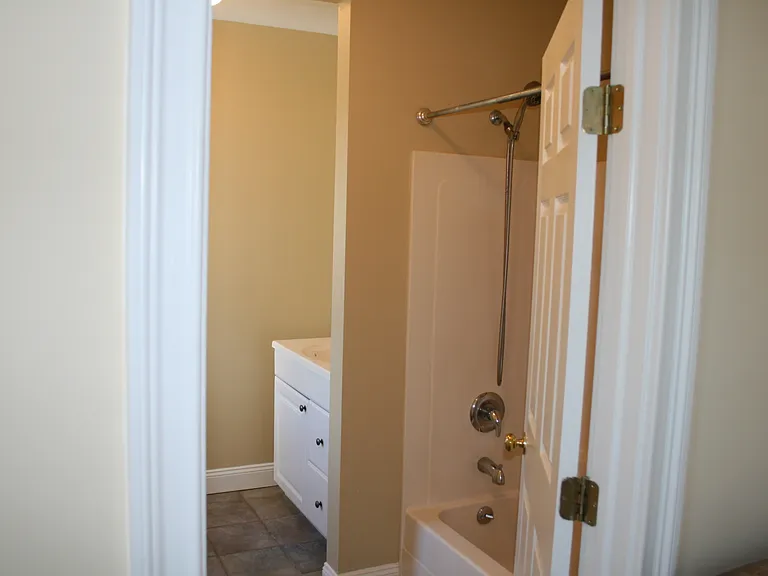 33 Fairfield Ave #B — Photo 10