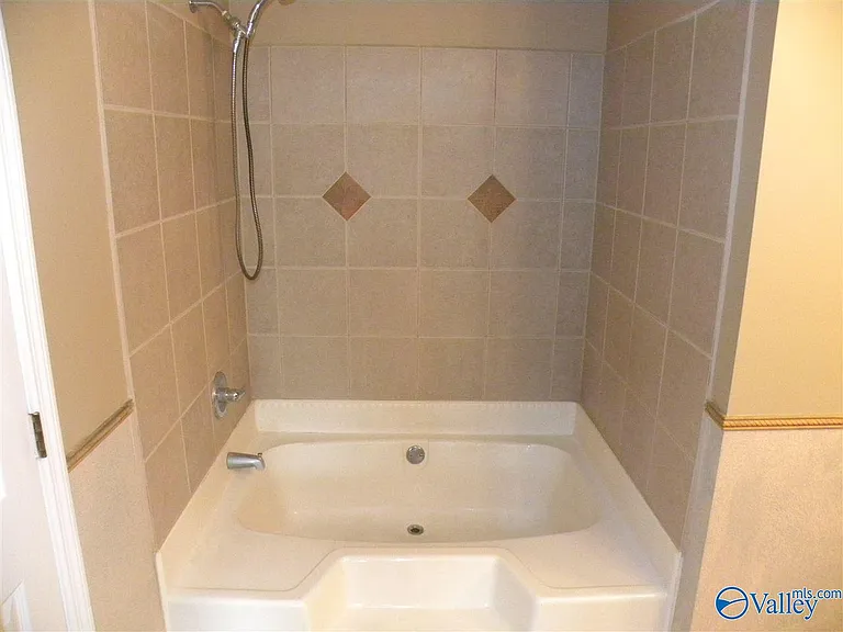 102 Pam Cir — Photo 16