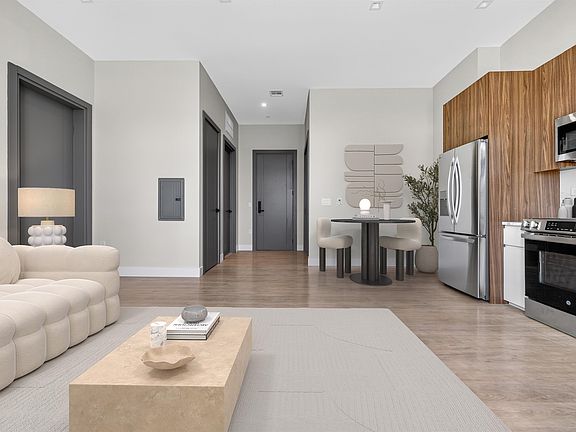 5th image of 300 Washington St #6G