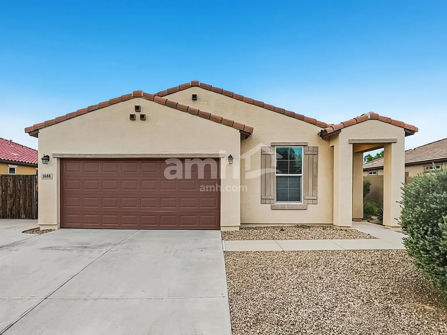 4 bed, 2.0 bath, 1713 sqft, $2,115 — Photo 1