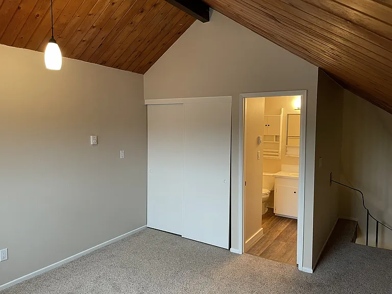 Chalet Villa Apartments — Photo 12