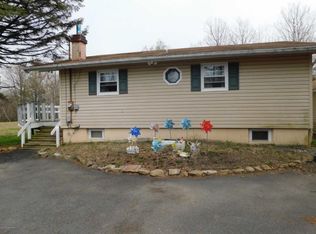 748 Clearview Dr, Long Pond, PA 18334