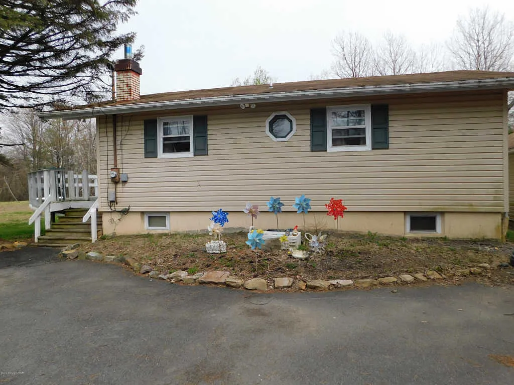 748 Clearview Dr photo 1