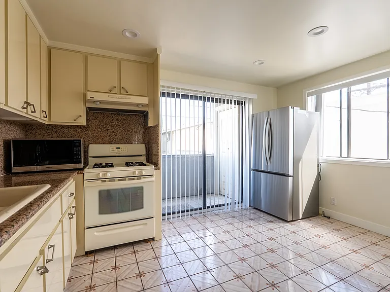 1758 N Alexandria Ave #1758.5 — Photo 21