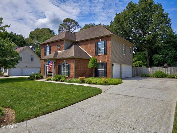 2nd image of 860 Baylor Cir