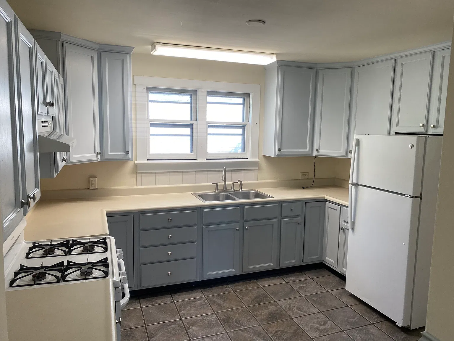 4 bed, $3,900 — Photo 3