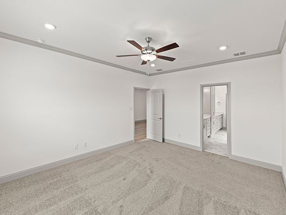 3rd image of 543 Oak Creek Dr