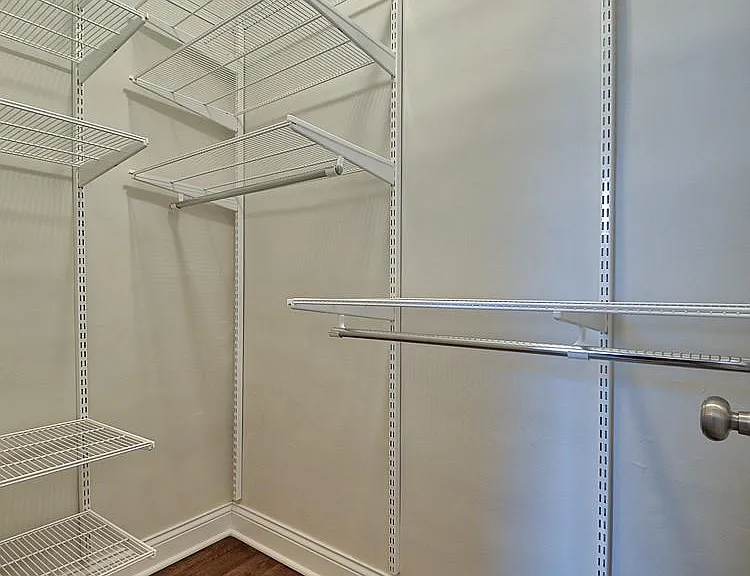 1412 W Chase Ave — Photo 11
