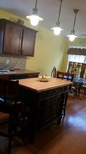 Kitchen Isle w/ Overhead lit